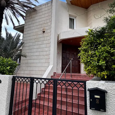 Modern 2 Private Kitchenette And Bathroom Apartman Limassol