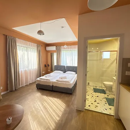 Modern 2 Private Kitchenette And Bathroom Apartman Limassol